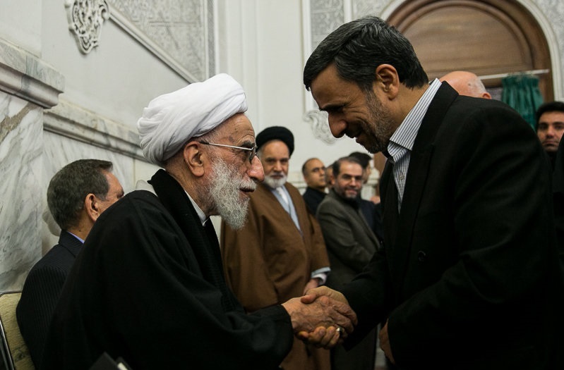 احمدی‌نژاد در حال رایزنی با شورای نگهبان برای انتخابات ۱۴۰۰ است