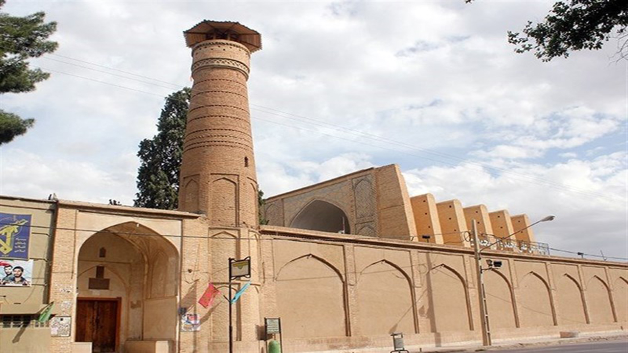 درِ مسجد جامع کبیر نی ریز همچنان بسته است/ کدام نهاد پاسخگوی نگهداری و مرمت است؟