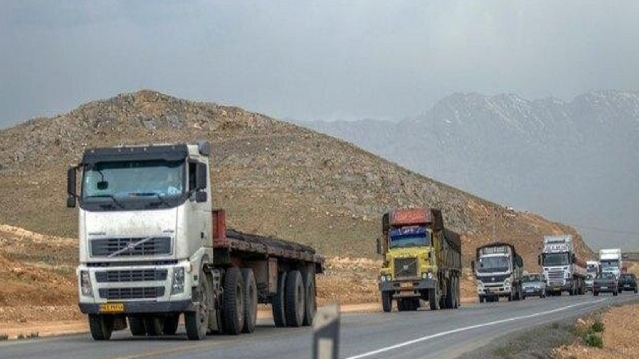 تردد معمول کامیون‌های باری در مرز دوغارون افغانستان برقرار است