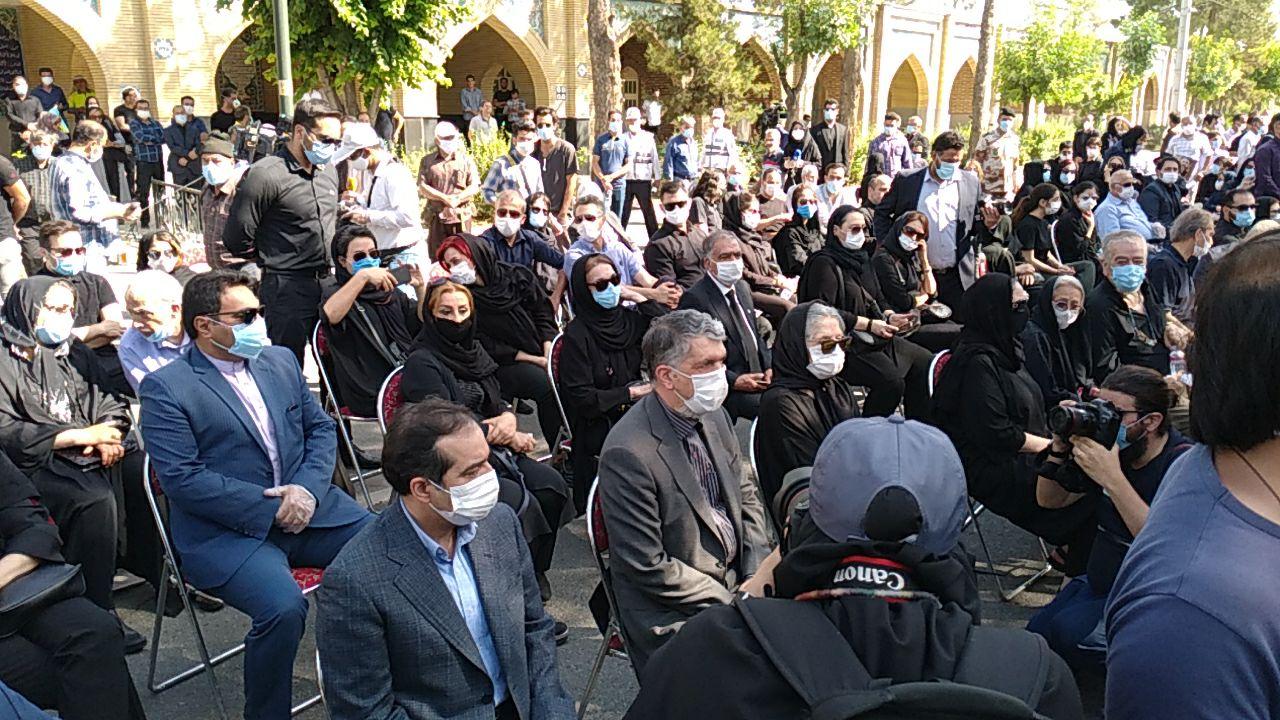 مراسم تشییع محمدعلی کشاورز برگزار شد- وداع هنرمندان با سالار سینمای ایران