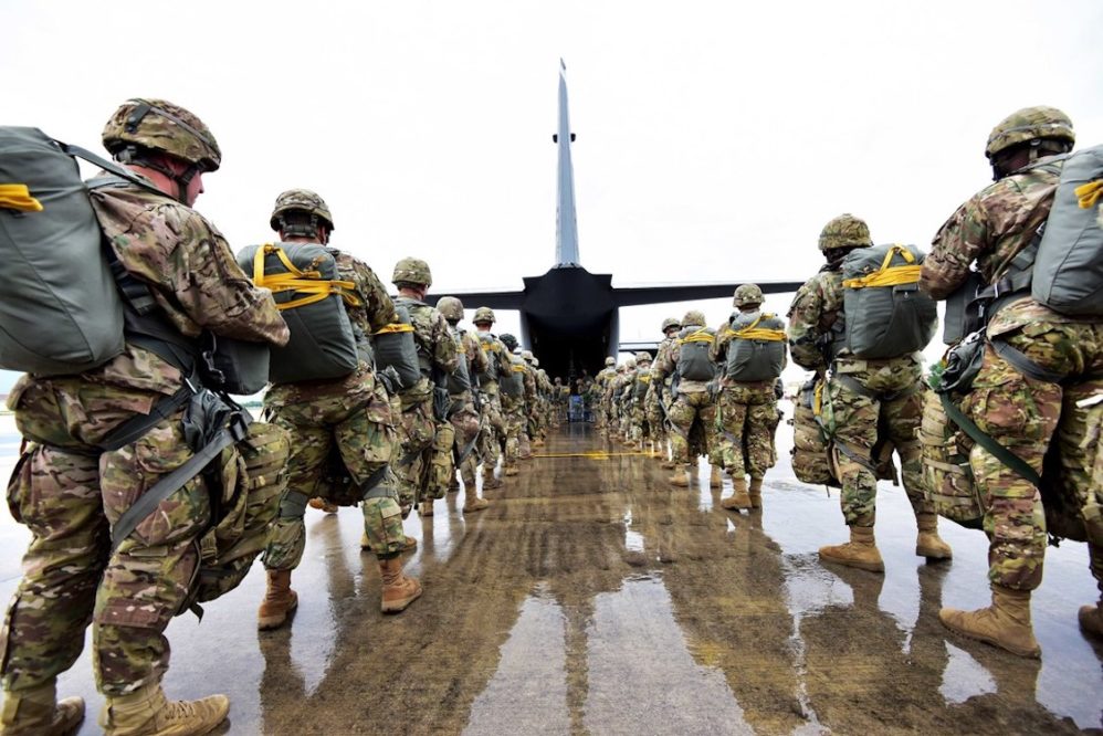شمار سربازان آمریکا در افغانستان به ۸۶۰۰ نفر کاهش یافت