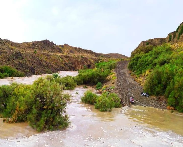 بارندگی‌های فصلی به مسیر اصلی سراوان- خاش خسارت وارد کرد