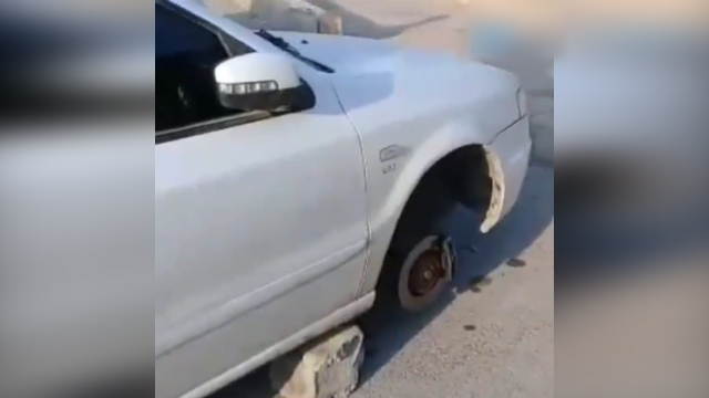 اقدام عجیب سارق پس از سرقت چرخ های یک خودرو + فیلم