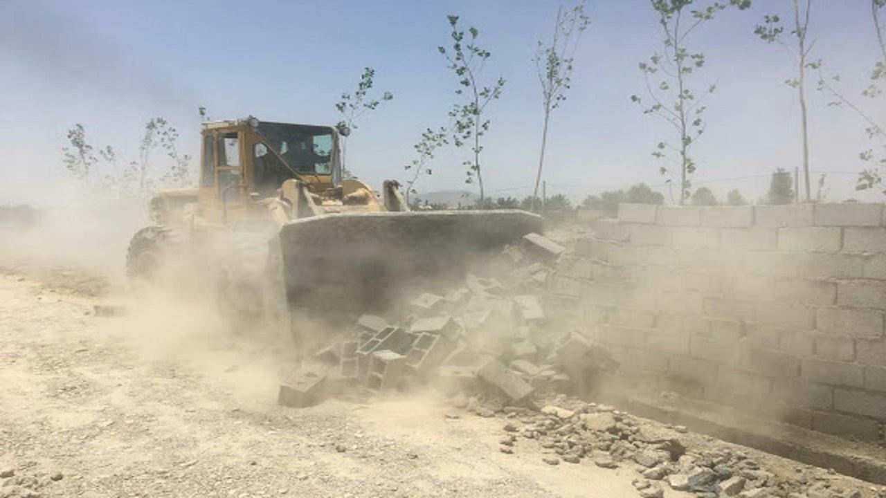 تخریب یک باب ساخت و ساز غیرمجاز در اراضی ملی جونقان