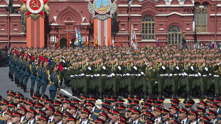 همراهی نظامیان هند و چین با نیروهای روس در رژهِ میدان سرخ مسکو