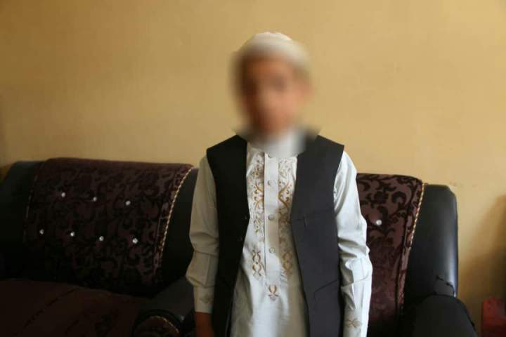 کودکی که توسط طالبان برای عملیات انتحاری فرستاده شده بود خود را تسلیم پلیس کرد
