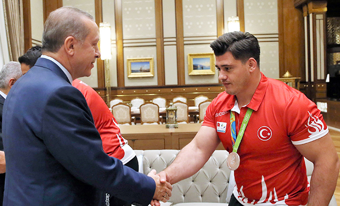 قهرمان نامدار کشتی جهان مشاور وزیر ورزش ترکیه شد/ حقوق مادام العمر برای کایالپ