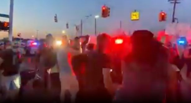 پلیس دیترویت با خودرو معترضان را زیر گرفت+ تصاویر