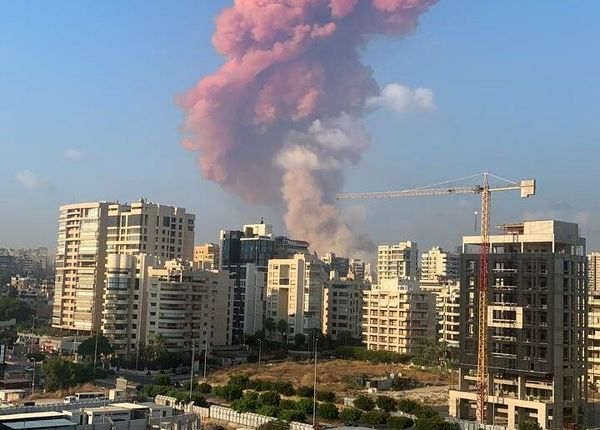 عجیب‌ترین انفجار در بیروت/ دود عظیمی که لحظه‌ای، آسمان را بلعید! + فیلم