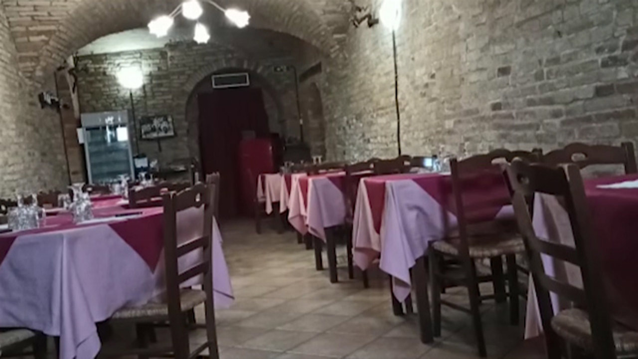 آجر شدن نان رستوران‌ها و هتل‌ها در ایتالیا با شیوع کرونا + فیلم
