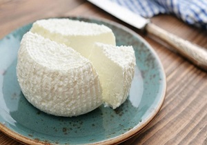 چرا نباید پنیر را در وعده صبحانه مصرف کنیم؟