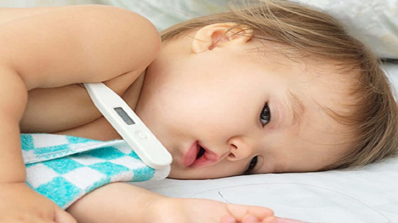 کدام بیماری‌ها در کودکان با تب بروز می‌کنند؟