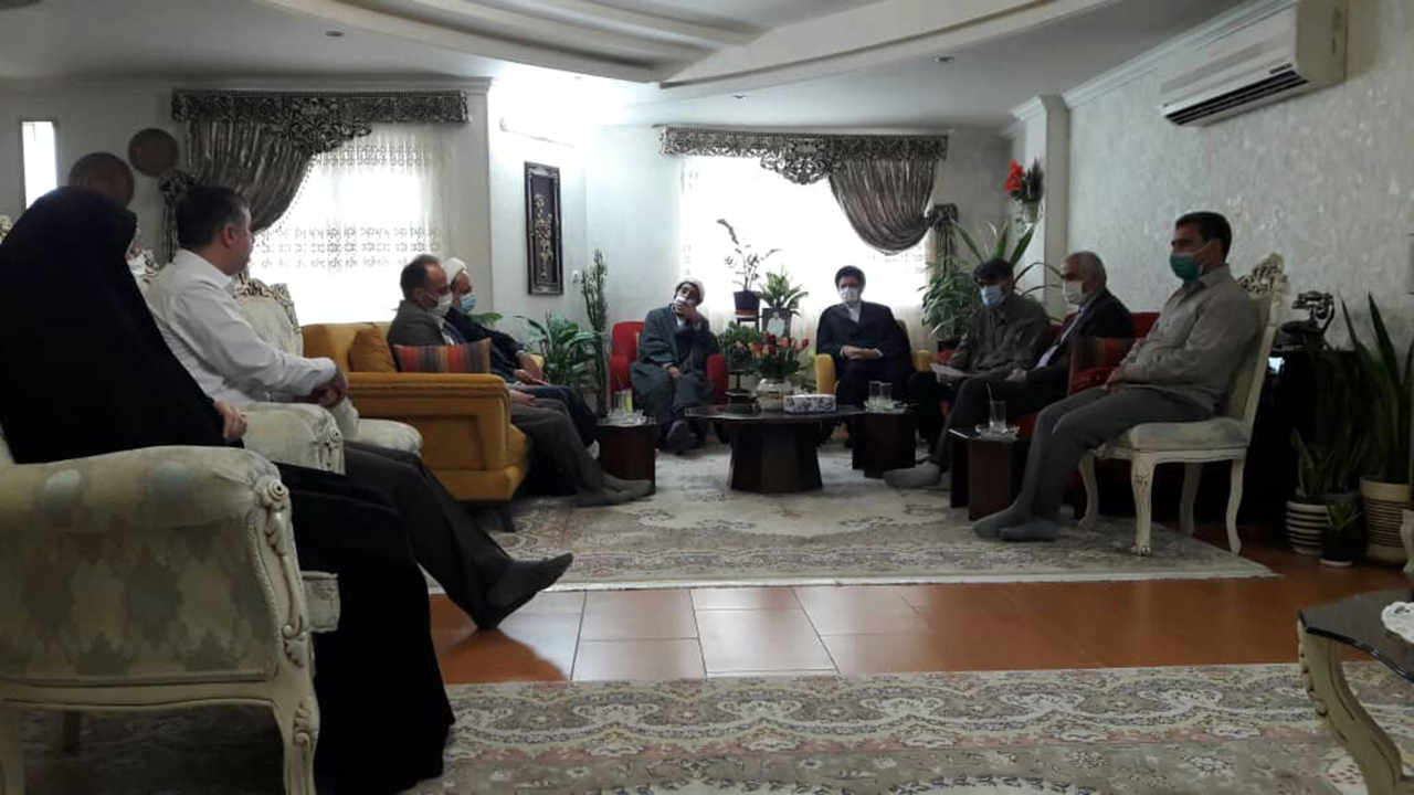 دیدار رئیس سازمان زندان های کشور با خانواده قاضی شهید کریمی