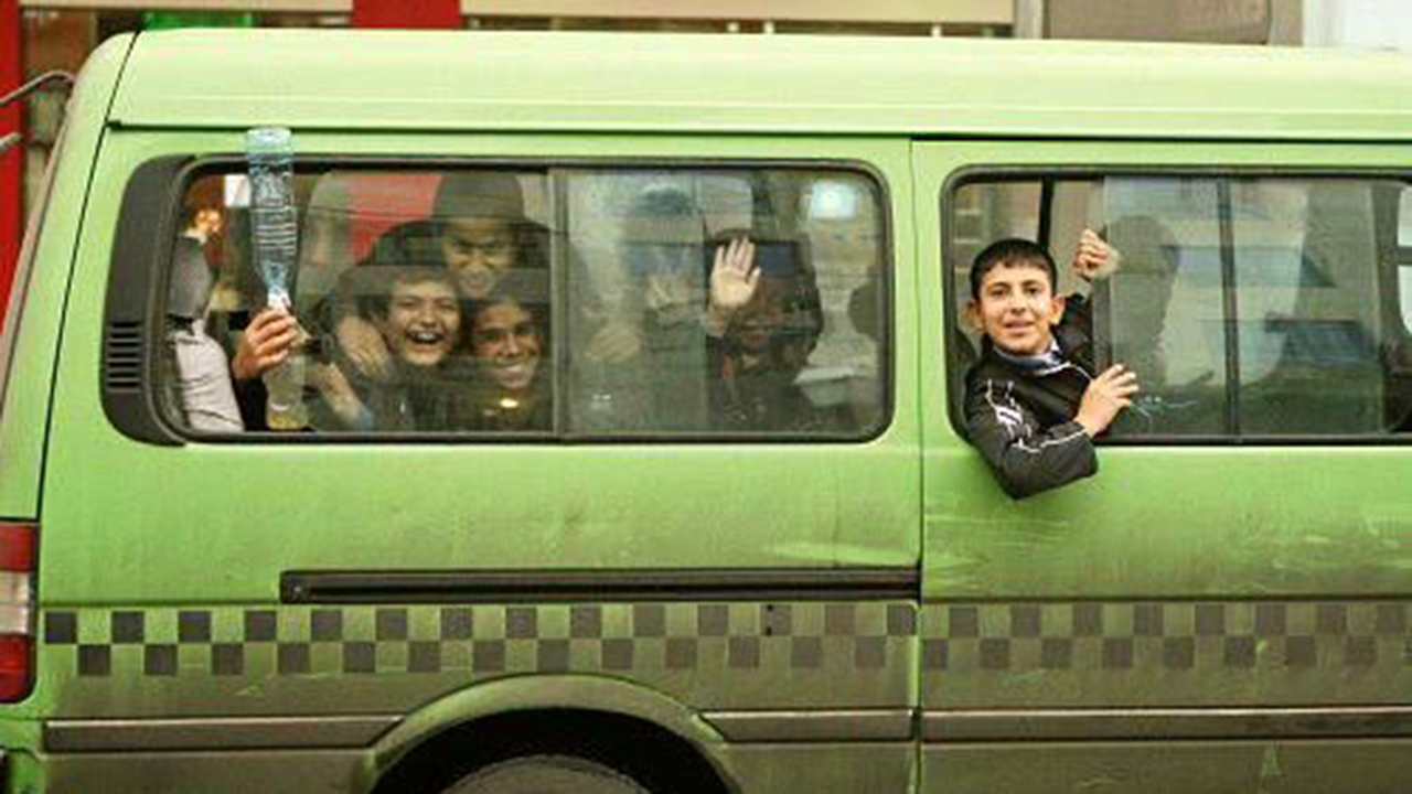 قسط سوم سرویس مدارس شیراز به دانش‌آموزان برگشت داده شد