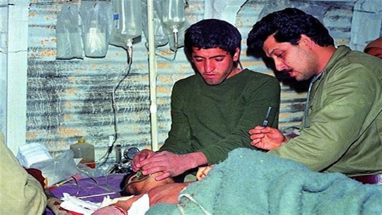 روایت تلخ و شیرین پزشکی در جبهه‌های جنگ تحمیلی/امدادگران داوطلبی که تا پای شهادت پیش رفتند