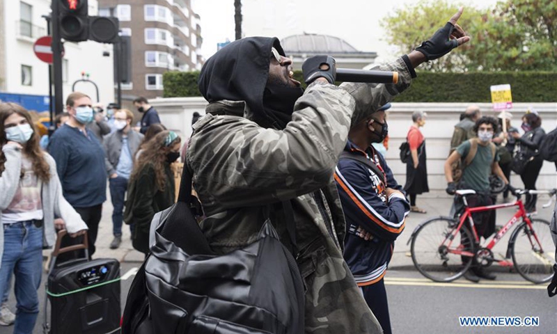 معترضان به نژاد پرستی در لندن: سال 2020 پایان جهان نیست شروع یک جهان جدید است.