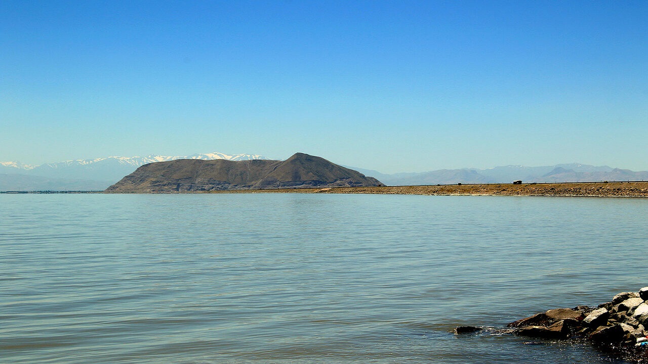 تراز فعلی دریاچه ارومیه بیش از یک هزار و ۲۷۱ متر است