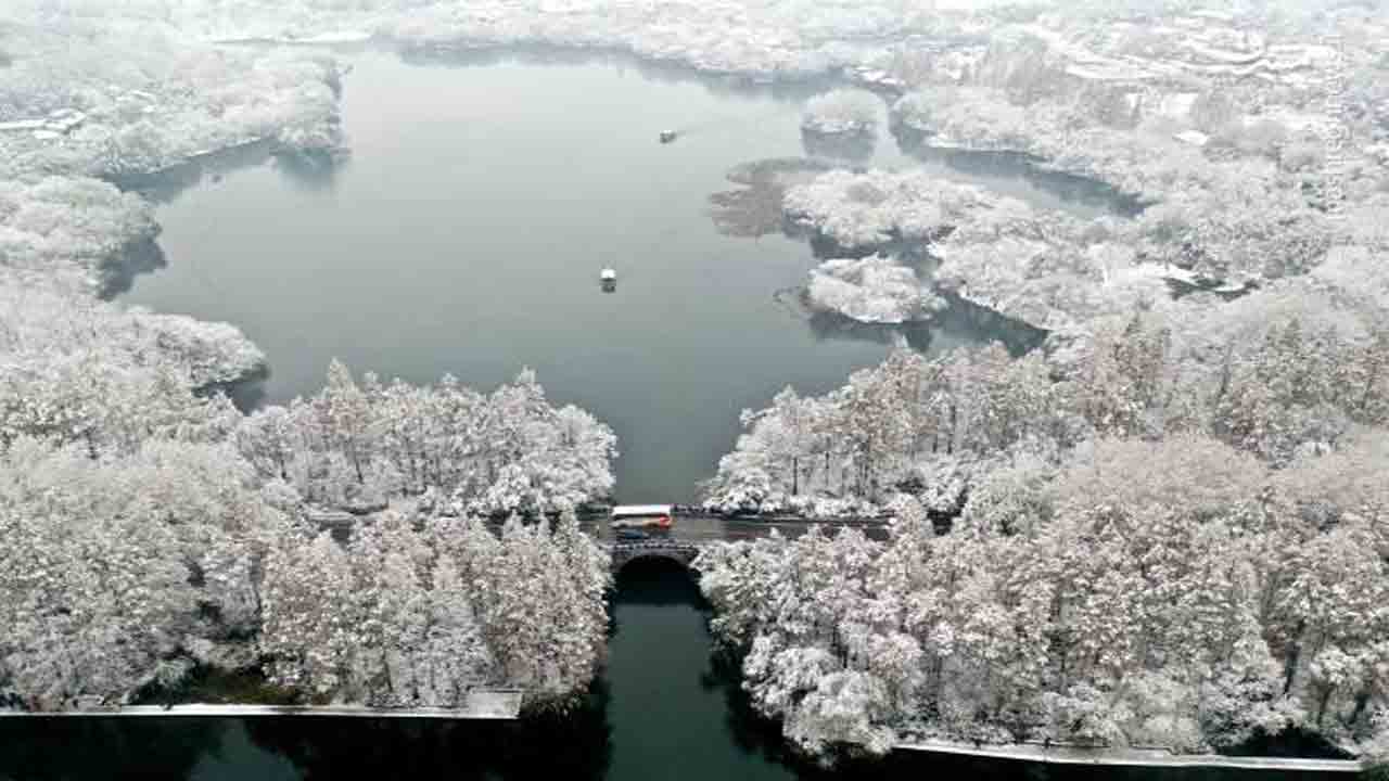 بارش برف پاییزی در چین + فیلم