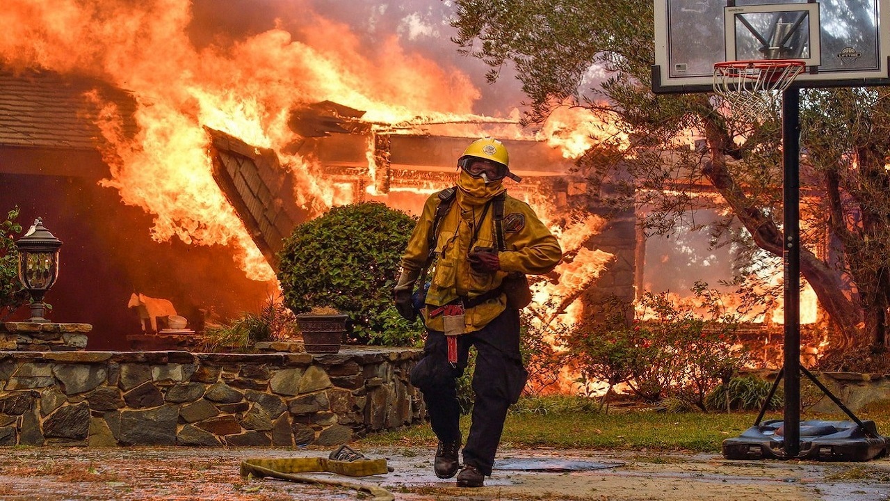آتش‌سوزی گسترده در آمریکا شهر کوچک «دیترویت» را تخریب کرد