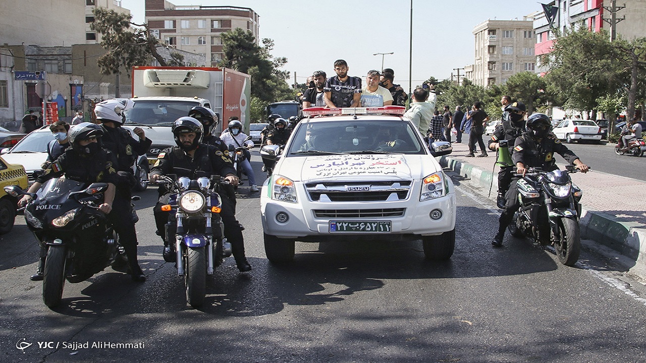 گرداندن اراذل و اوباش در تهران توسط پلیس+تصاویر