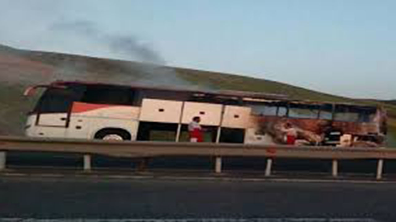 آتش سوزی اتوبوس در محور خوش ییلاق