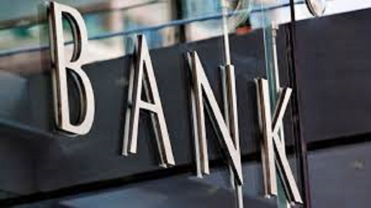 ورود بانک‌ها به بورس قانونی نیست