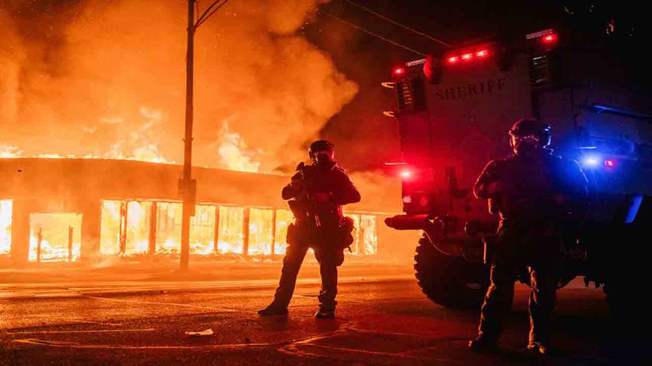 ایالت «ویسکانسین» در آتش خشم معترضان می‌سوزد + فیلم