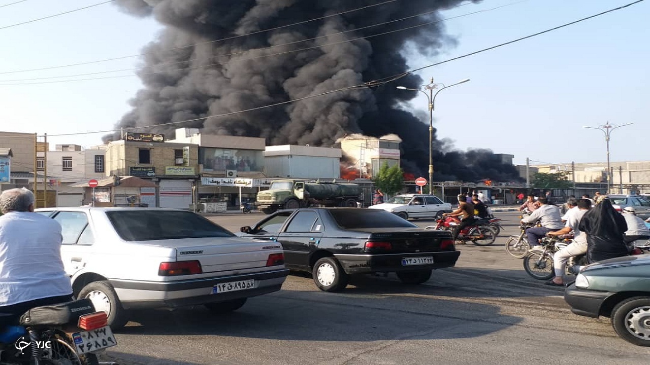 مهار آتش سوزی در بازارچه ساحلی دیلم/ سرمایه ۲۰۰ مغازه دار خاکستر شد
