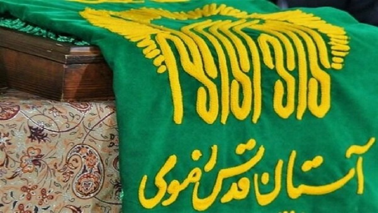 پرچم متبرک حرم امام رضا(ع) به چهار بیمارستان یزد اهدا شد