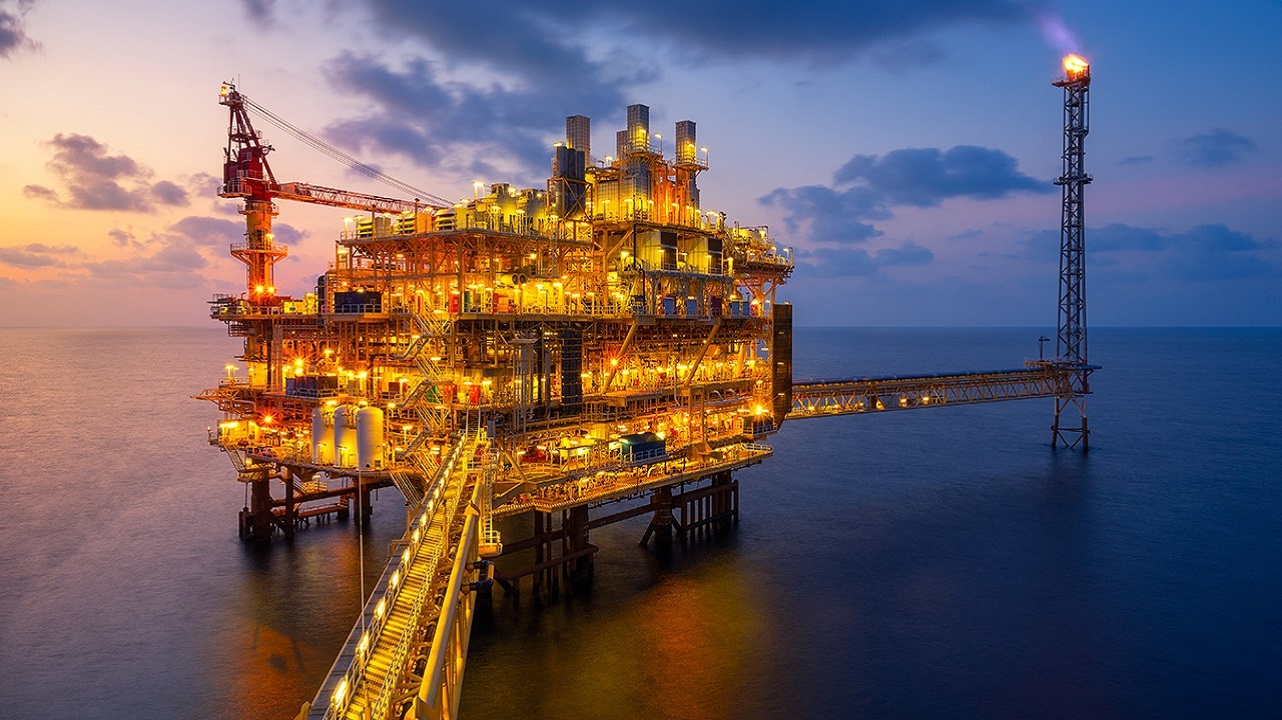 نصب سکوی ۰۷ بر میدان نفتی هندیجان در خلیج فارس