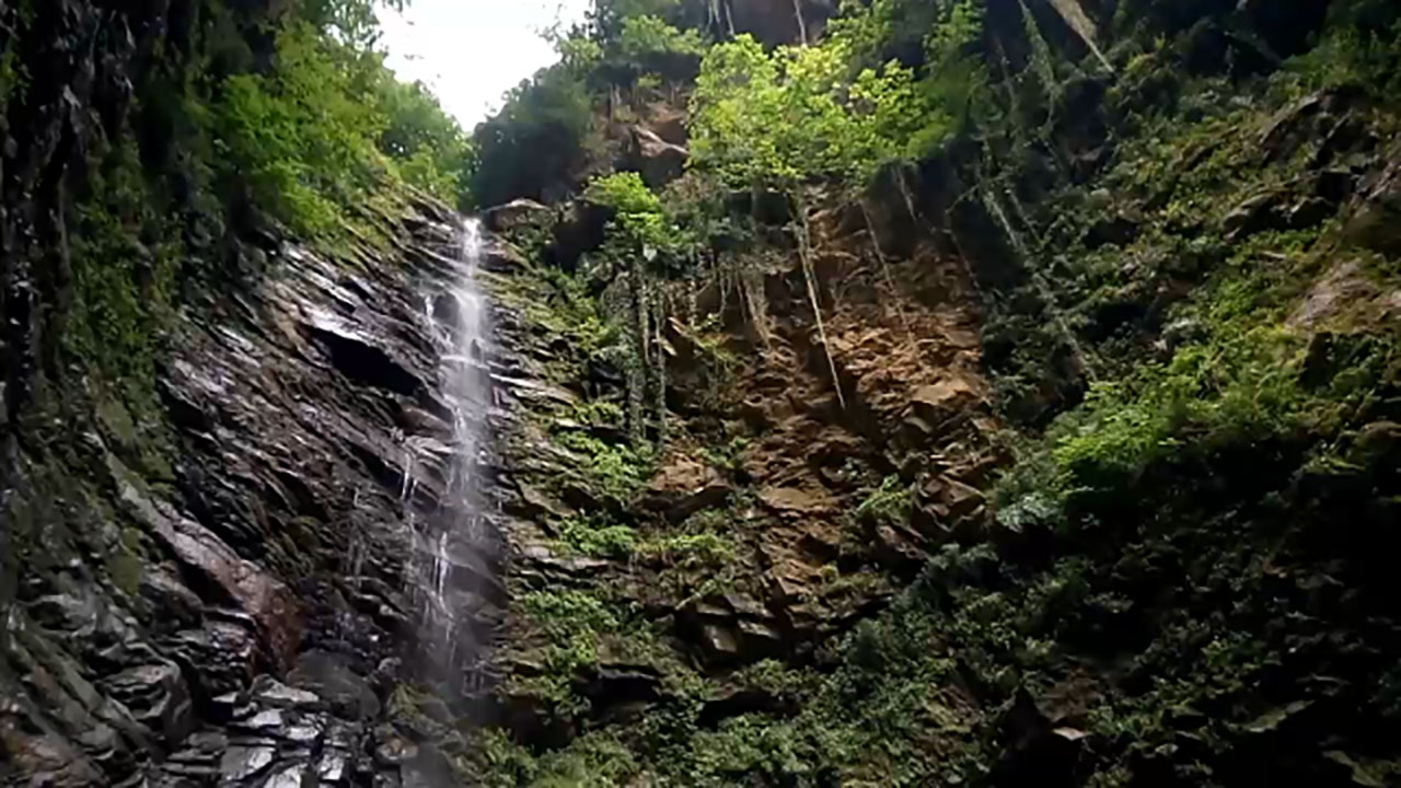 فیلمی از آبشار زیبای گزو در «سوادکوه»