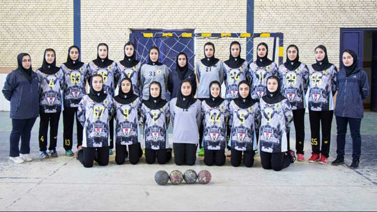مصاف دختران هندبالیست فیروزآبادی با مدافع عنوان قهرمانی