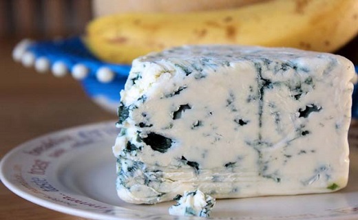 پنیر رگه آبی