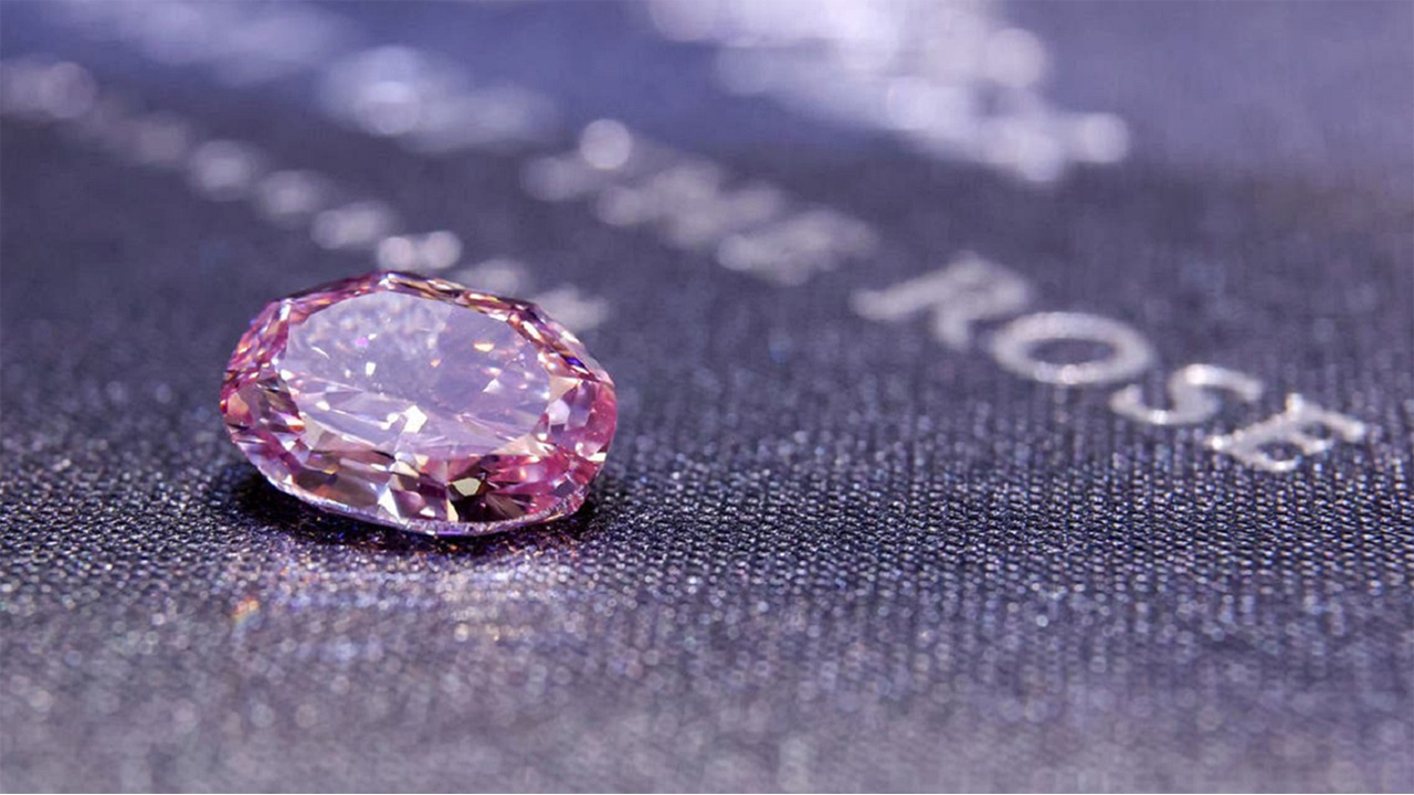 کشف یک قطعه الماس کمیاب و گران‌بها که ۲۳ میلیون دلار قیمت خورد!