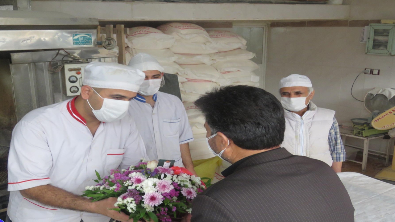 قدردانی از نانوایان برتر در مهاباد به مناسبت روز ملی نان