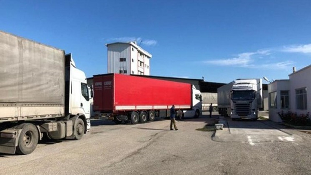 انتظار ۳۵۰ کامیون سیب زمینی در مرز پرویزخان