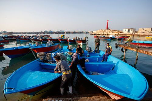 صیادان بوشهری مجبورند بنزین را در خانه نگهداری کنند/ کی کارت سوخت به قایق‌ها داده می‌شود