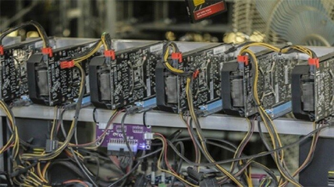 کشف ۲۰ دستگاه تولید ارز دیجیتال قاچاق در ماهدشت کرج