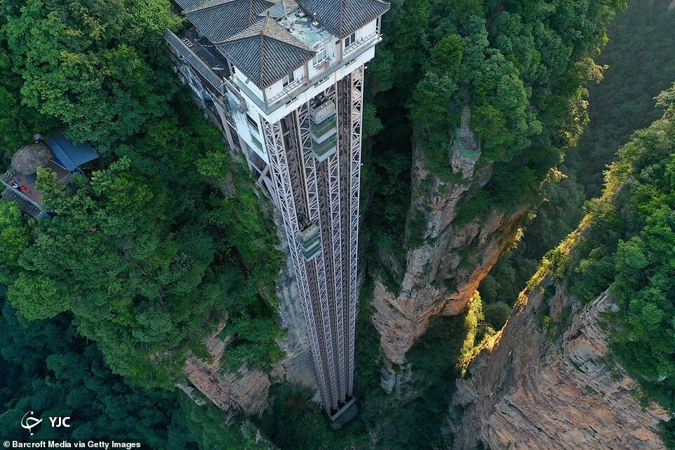 چین بلندترین آسانسور جهان در طبیعت را ساخت!