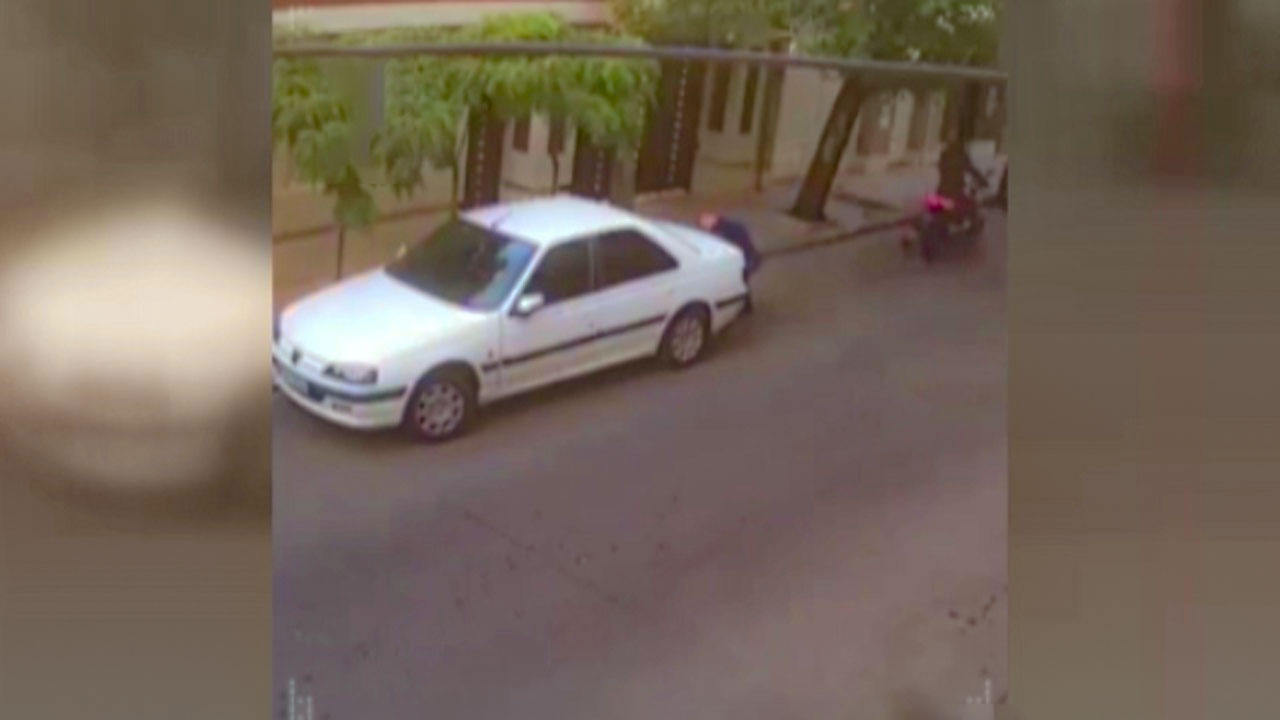 سرقت وسایل داخل خودرو در عرض ۳ ثانیه! + فیلم