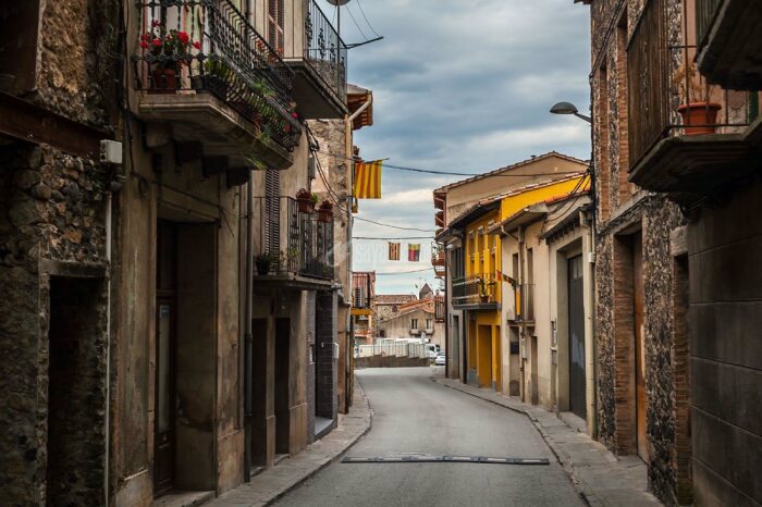 شهری در اسپانیا که فقط یک خیابان دارد