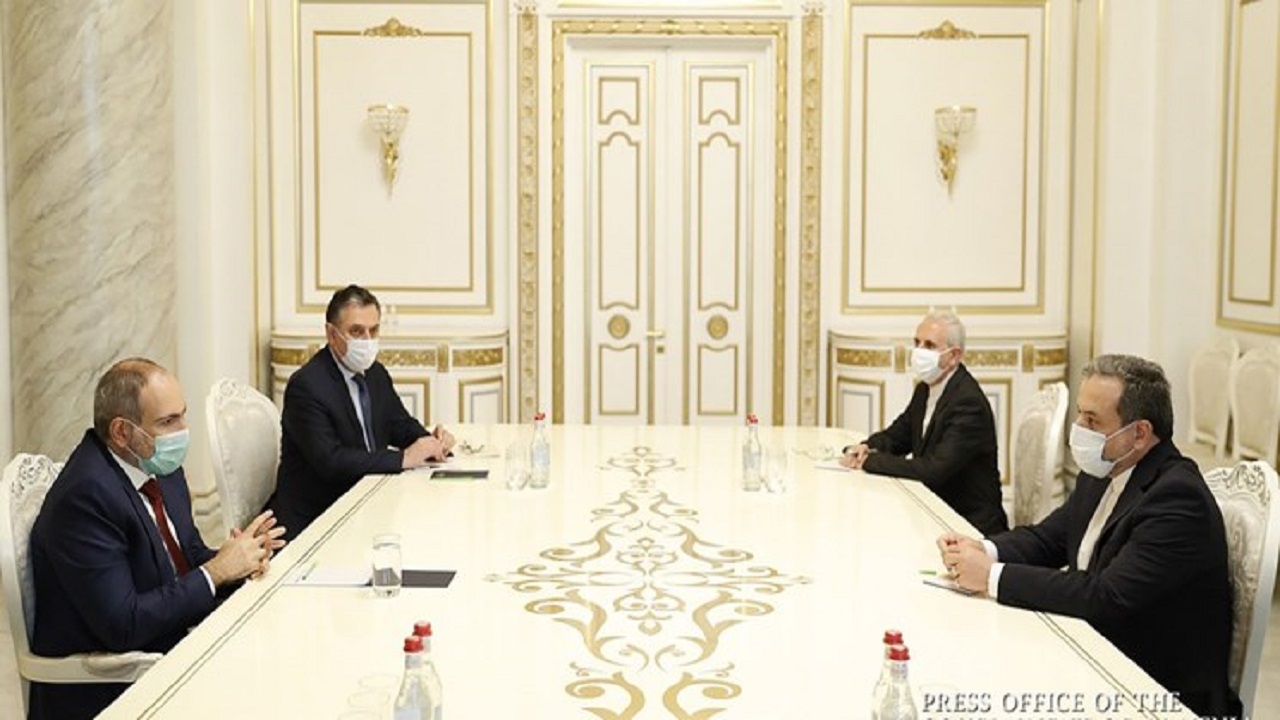 عراقچی و نخست وزیر ارمنستان دیدار و گفت‌وگو کردند/ تقدیر پاشینیان از رویکرد متعادل و سازنده ایران در منطقه