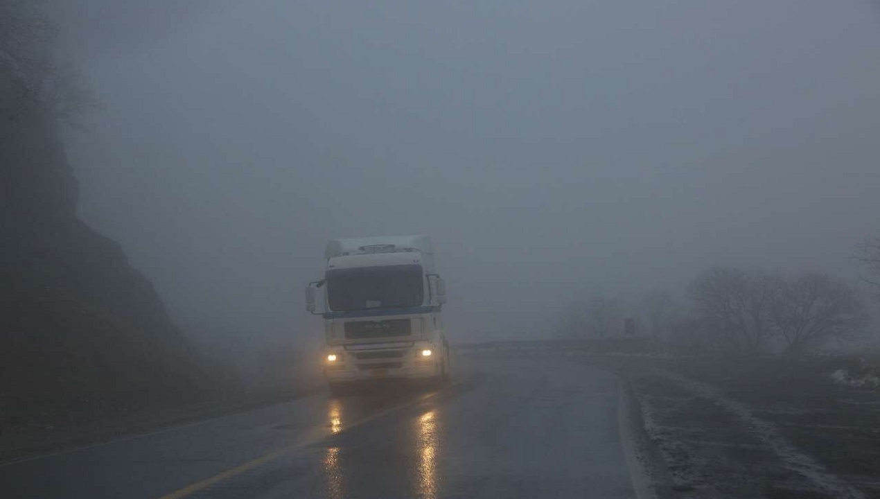 مه آلودگی و لغزندگی جاده‌ها در خراسان شمالی
