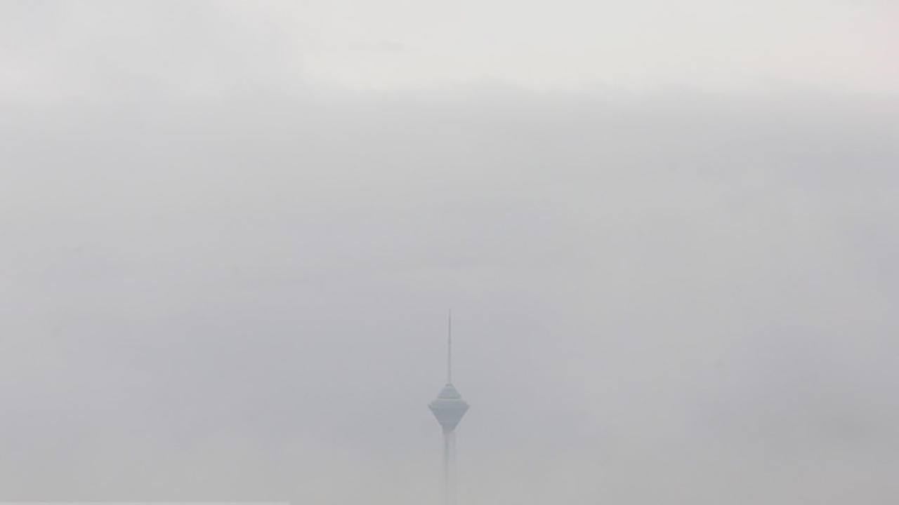 آسمانی زیبا در شب‌های مه آلود پایتخت + فیلم