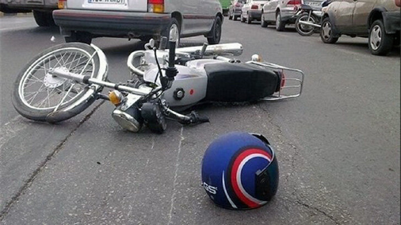 واژگونی موتورسیکلت در بزرگراه امام علی (ع)