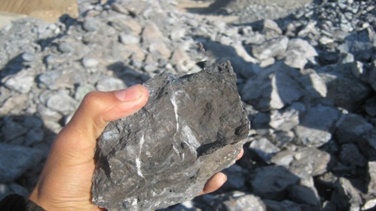 کشف بیش از ۱۰۰ تن سنگ کرومیت قاچاق در هرمزگان