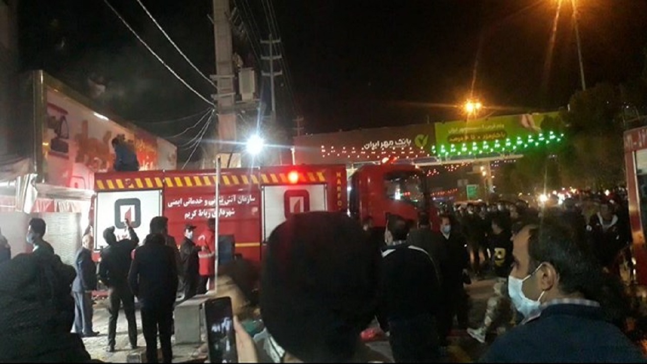 آتش‌سوزی یکی از پاساژهای مرکزی رباط‌کریم/ نجات ۱۵ نفر از میان دود و آتش