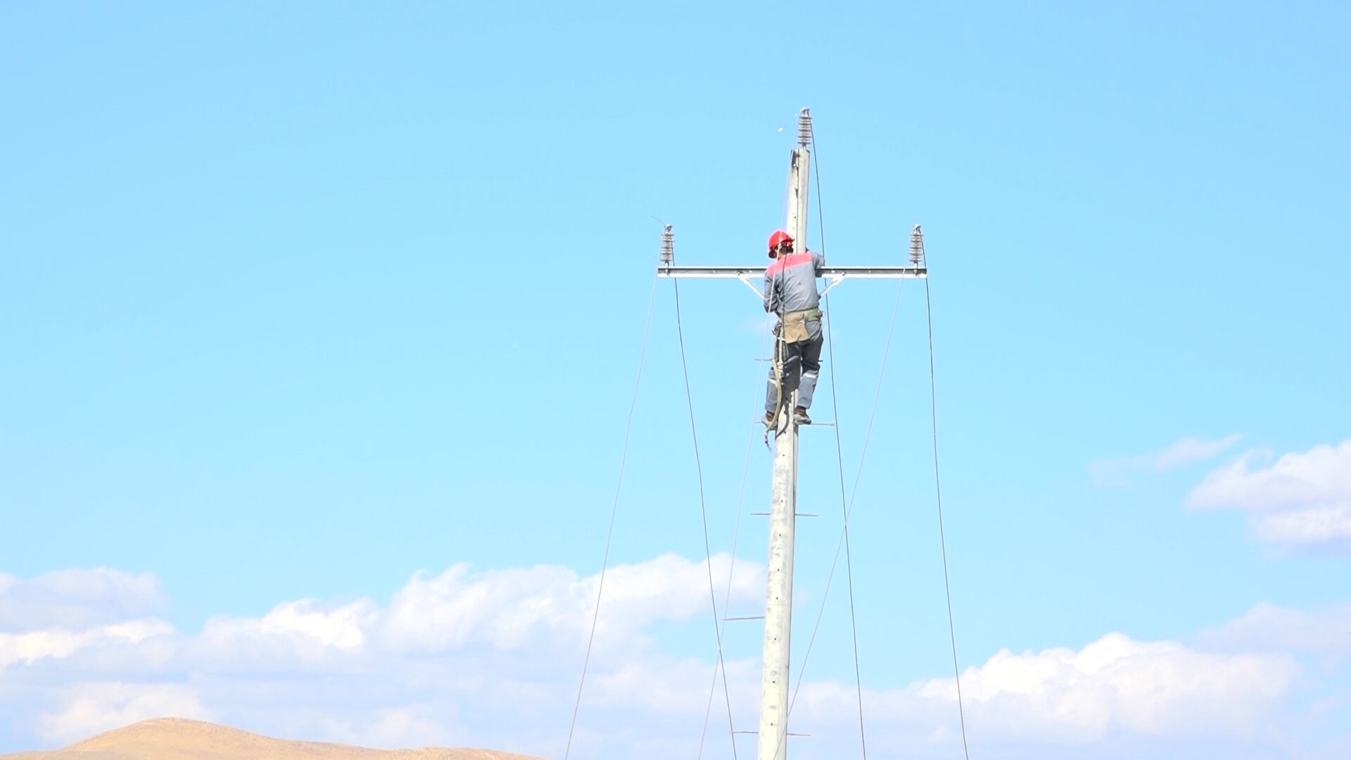 بهسازی ۴۰ کیلومتری شبکه برق آذربایجان‌شرقی