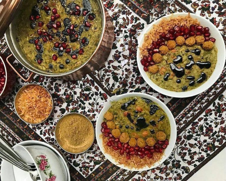 ۲ طرز تهیه آش انار شب یلدا با گوشت و بدون گوشت+ آش انار شیراز و سایر شهر‌ها