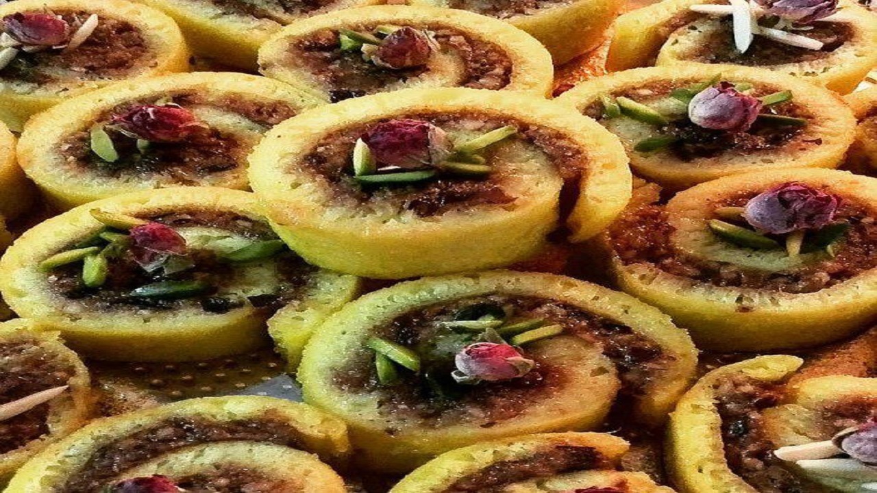 ۲ طرز تهیه خاگینه خرما ساده و رولتی؛ غذای سنتی زنجان برای شب یلدا